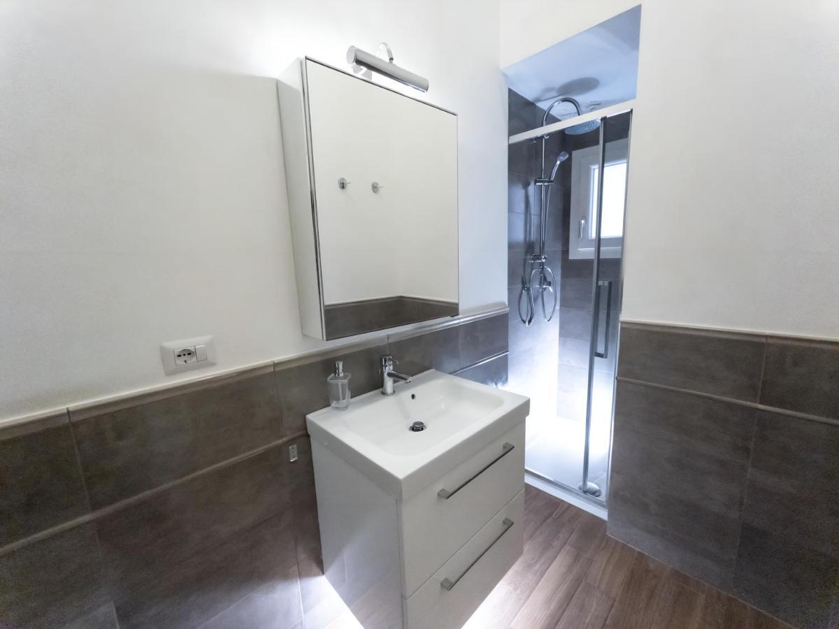 Luxury Bnb Pisacane Apartment Bari Bagian luar foto