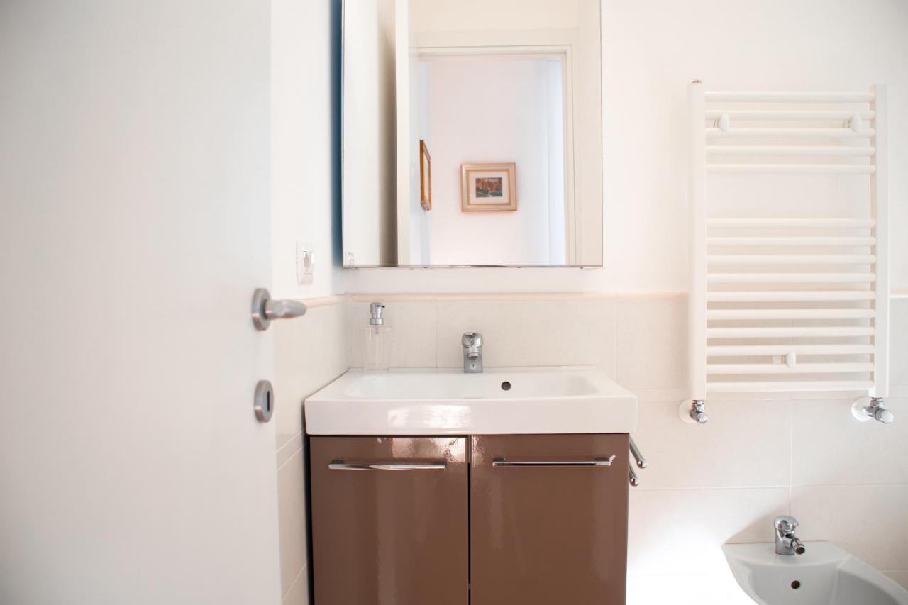 Luxury Bnb Pisacane Apartment Bari Bagian luar foto